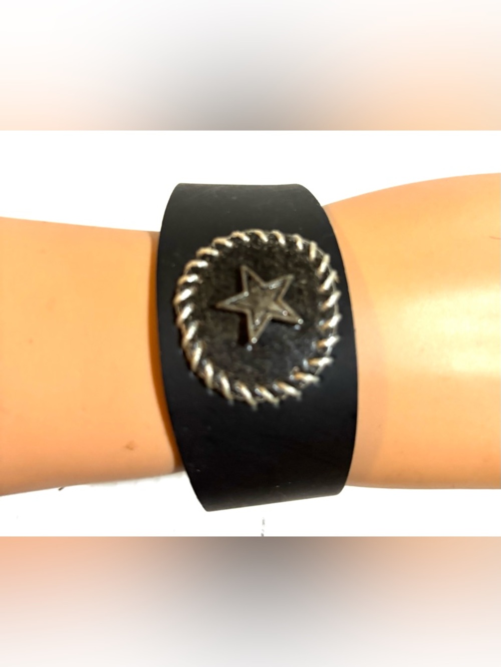 Unisex Black Star Emblem Cuff Bracelet - Unbranded